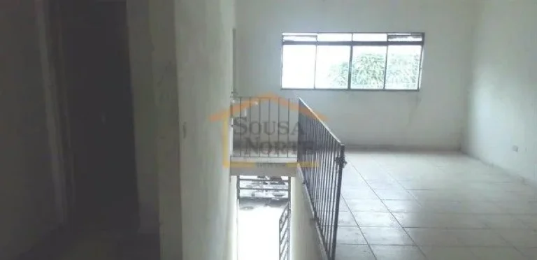 Imagem Salão comercial com 2 banheiros e 180m², no térreo.
Prédio com subsolo e 1º andar que estão lo...