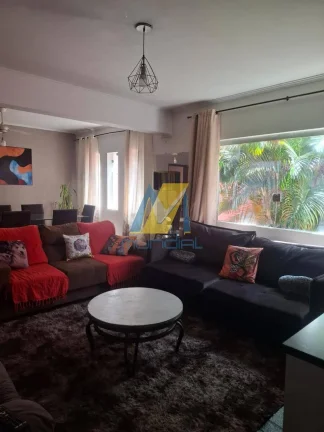 Imagem Sobrado Espaçoso com 300m², 4 Dorms, Edícula e 4 Vagas