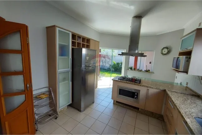 Imagem Casa de Condomínio: Moderna e Totalmente Mobiliada no Condomínio Vila dos Inglezes