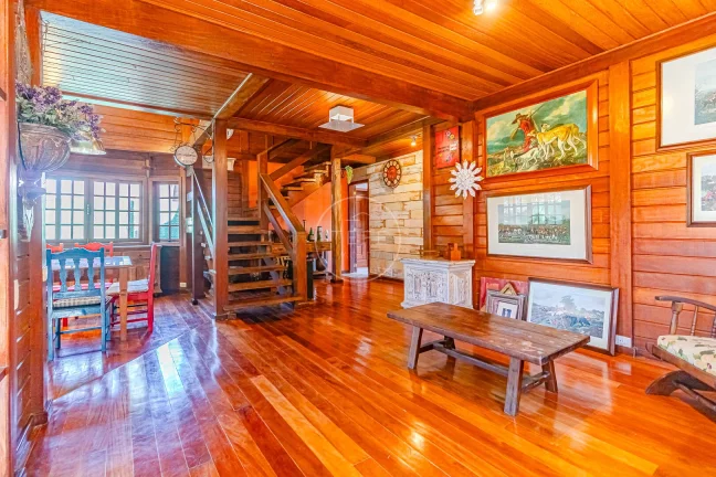 Imagem CASA com 3 DORMITÓRIOS em CONDOMÍNIO FECHADO - 199m² de área construída