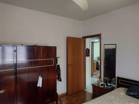 Imagem Casa com 250m2 com 2 vagas , edícula , quintal enorme e lavanderia