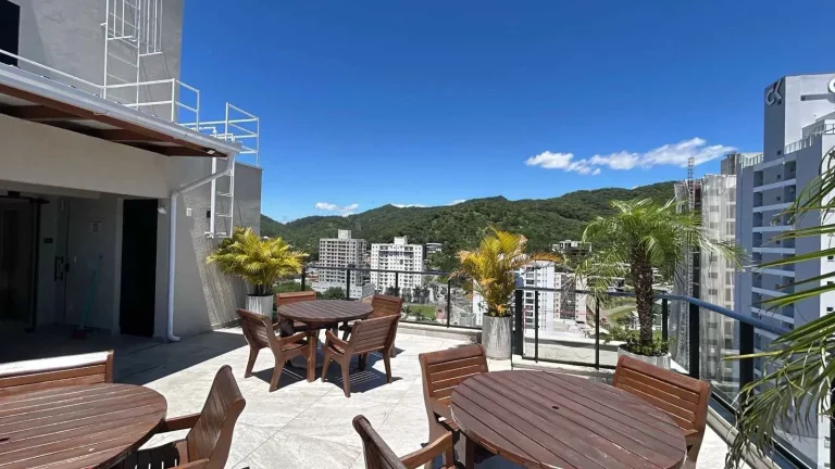 Imagem Apartamento mobiliado com 2 dormitórios sendo 1 suíte e 1 vaga de garagem na Praia Brava - Itajaí