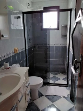 Imagem APARTAMENTO MOBILIADO Á VENDA, COM 2 QUARTOS, 84,00m2 - PÉ NA AREIA - VISTA PARA O MAR - PRAIA GRANDE/SP