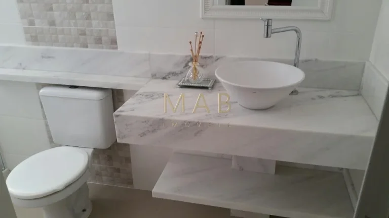 Imagem Apartamento à venda em Florianópolis-SC, Ingleses do Rio Vermelho: 1 quarto, 1 suíte, 1 sala, 2 banheiros, 1 vaga, 18m².