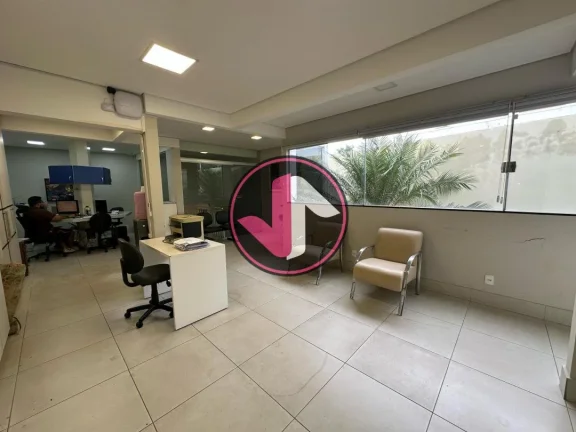 Imagem São 5 salas: piso inferior: 2 salas amplas, cozinha, recepção, banheiro social + despensa + jardi...