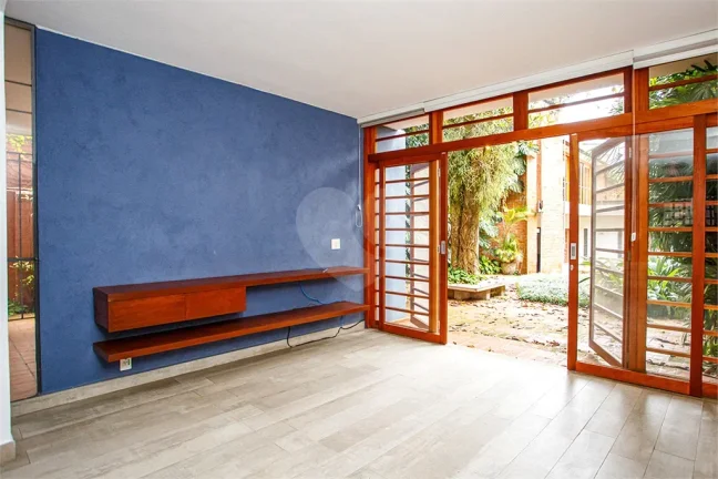 Imagem Casa para alugar com 4 quartos, sendo 2 suítes, em Alto de Pinheiros, São Paulo - SP