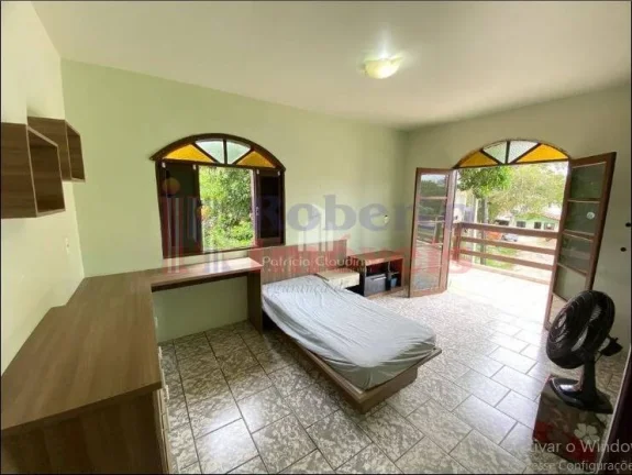 Imagem Sobrado com 05 dormitórios (Sendo 01 Suíte) à 180m da Praia!