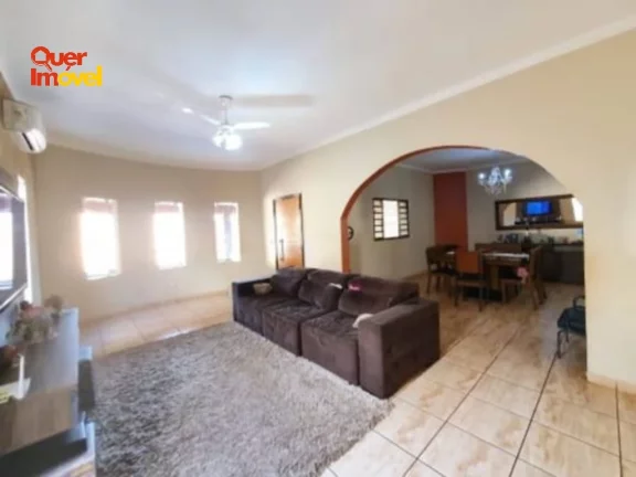 Imagem Imperdível Casa à Venda em Ribeirão Preto-SP, Parque Residencial Cândido Portinari: 3 Quartos, 1 Suíte, 2 Salas, 3 Banheiros, 10 Vagas de Garagem, 200m². Aproveite!