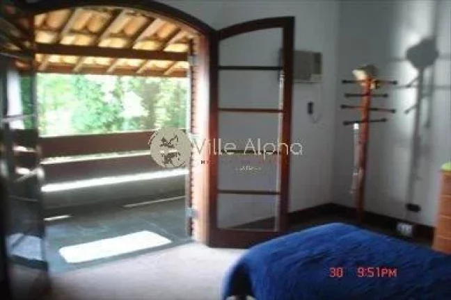 Imagem Fantástica Casa a venda no condomínio fechado da Santa Terezinha em Santos