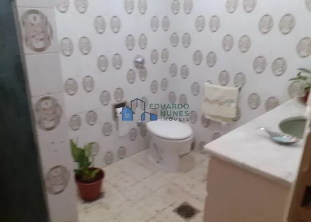 Imagem CASA COM 04 QUARTOS, 03 VAGAS, RUA PLANA NA SERRA