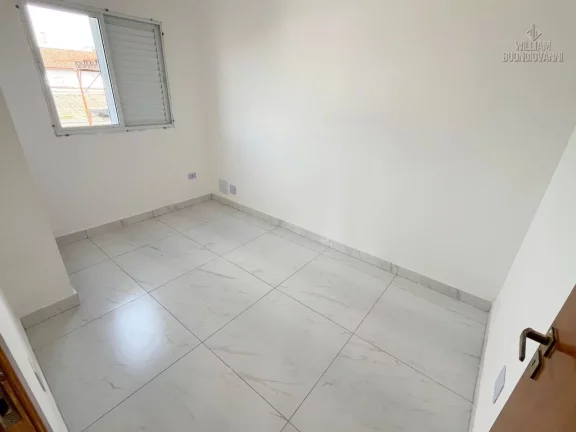 Imagem Casa de condomínio na Vila Tupi, 2 Dormitórios com Suíte! Sobreposta com Sacada!