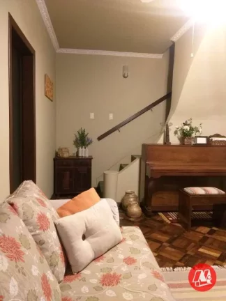 Imagem Na Vicente da Fontoura, sobrado com 4 quartos e pátio.