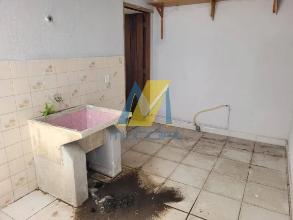 Imagem Casa Sobre Loja com 3 Dormitórios, Suíte e Área de Churrasqueira