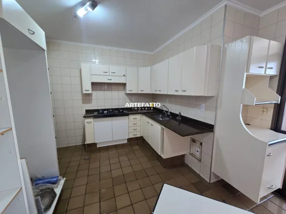 Imagem Apartamento centro. 3 dorm. sendo 1 suíte, 2 vagas de garagem.