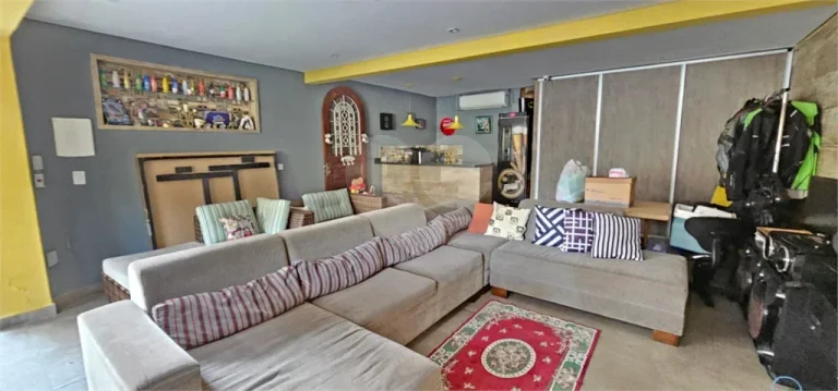Imagem Casa para alugar com 5 quartos, sendo 2 suítes, em Alto da Lapa, São Paulo - SP