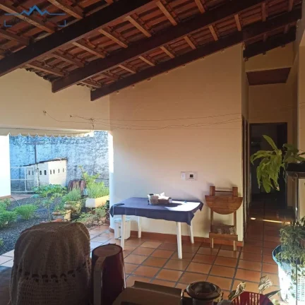 Imagem Casa de 4 quartos à venda em Foz do Iguaçu - Bairro Conjunto Libra: 3 banheiros, 2 vagas e 300m² de área!