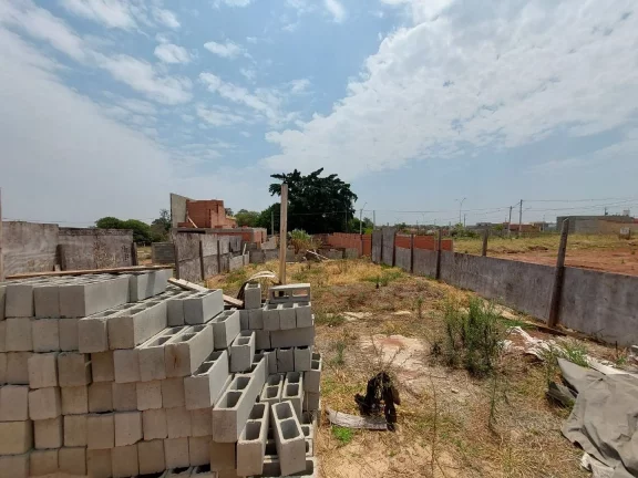 Imagem TERRENO COMERCIAL - COM ALICERCE PRONTO - AVENIDA DO JARDIM FLÓRIDA - HORTOLÂNDIA