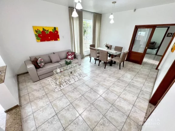 Imagem Casa com Piscina na Trindade