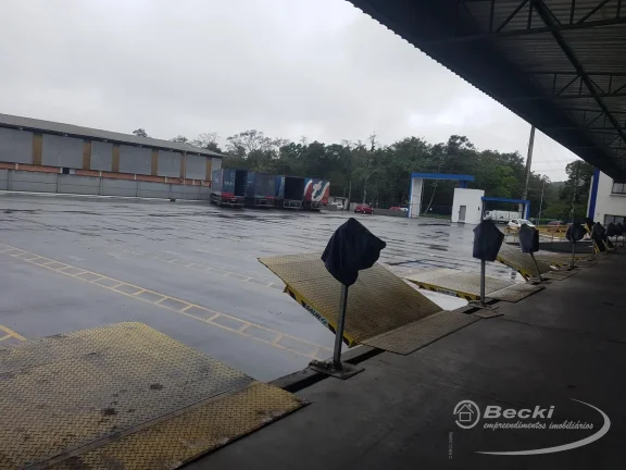 Imagem Galpão 1.500m² com Doca para Alugar em Joinville – Becki