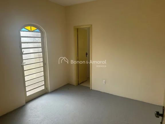 Imagem Casa para locação no bairro Taquaral em Campinas/SP. Na parte superior, living para 2 ambientes, 3...