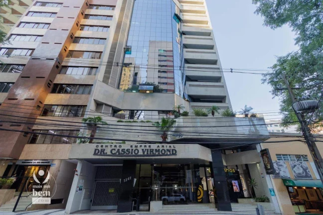 Imagem Ampla sala de 108 m² com mezanino, ótima localização à venda por R$ 790.000 - Centro - Curitiba/PR