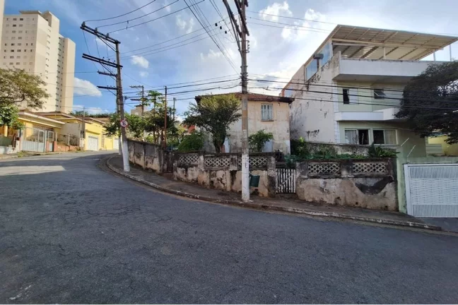 Imagem Terreno de Esquina com Excelente Localização – Perfeito para Investidores ou Projeto Residencial!