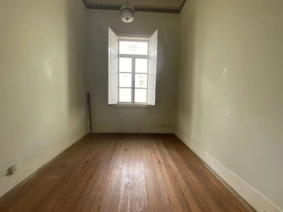 Imagem Casa Antiga, Bem Conservada e Espaçosa no bairro São José em Barbacena