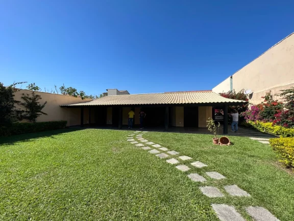 Vendo casa rústica, em ótimo estado de conservação, ótima localização