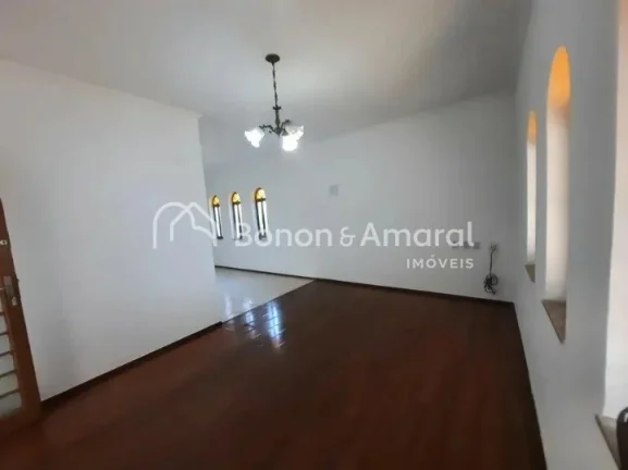 Imagem Esta casa no Jardim Chapadão é perfeita para você e sua família! Com 3 quartos (incluindo 1 suí...