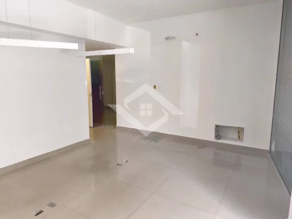 Imagem Loja Comercial de 80m² – Pronta para o Seu Negócio na Rua Aurelino Leal.