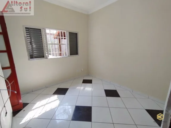 Imagem Imperdível Casa para Locação na Aviação, Praia Grande-SP: 3 Quartos, 3 Suítes, 1 Sala, 5 Banheiros e 5 Vagas de Garagem!