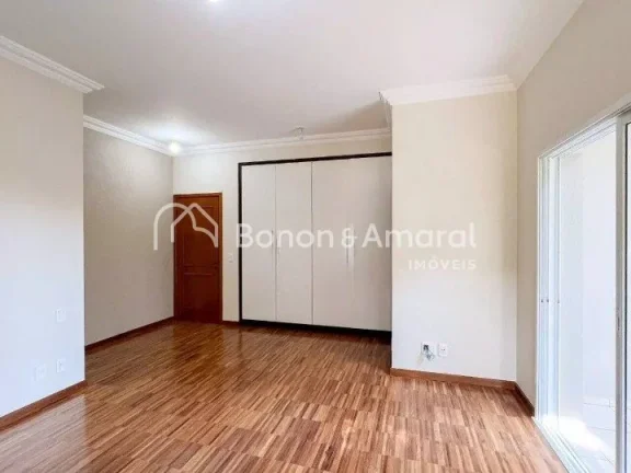 Imagem Sofisticada casa à venda no Alphaville Campinas. A residência possui uma área construída de 460 ...