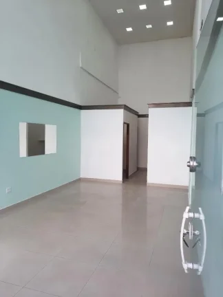Imagem Lojao, na Quadra do Mar da Praia de Itaparica, com aproximadamente 50 M2, Pé Direito Duplo com 7 m de altura.