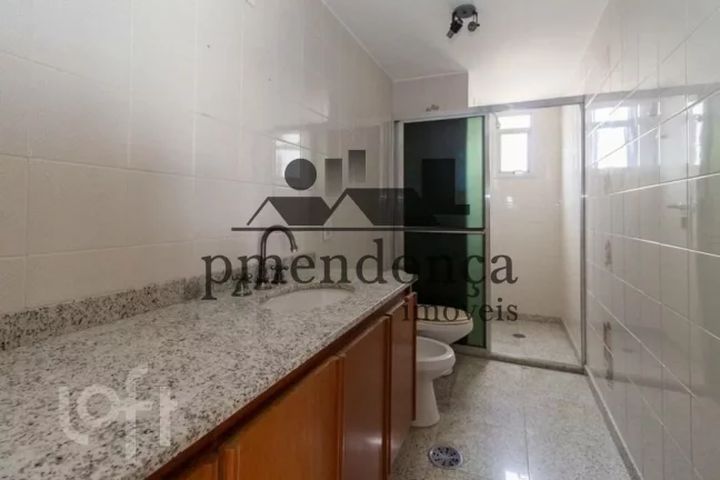 Imagem Lindo apartamento no último andar, com uma bela vista, planta espaçosa e muita luminosidade natura...