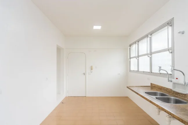 Imagem OPORTUNIDADE IMPERDÍVEL ! Apartamento Reformado 161M², 3Q, 1 Suíte, 2 Banheiros, 2 Vagas, Academia, Brinquedoteca, Playground, Salão de Festas.