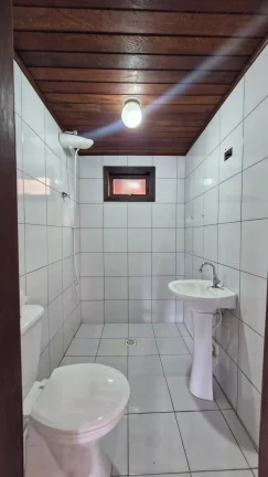 Imagem Duas casas à venda na Praia da Ferrugem, Garopaba. Vista para a lagoa, 260m² de terreno, documentação ok e ótima localização.