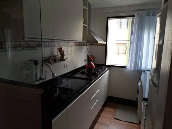 Imagem Apartamento com 2 Quartos Reformado no Tatuquara