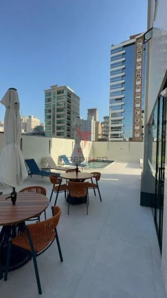 Imagem Apartamento de alto padrão com 3 suites e duas vagas de garagem, sacada,na meia praia
