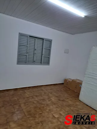 Imagem Casa à venda em São Paulo, Vila Carrão: 2 quartos, 1 sala, 1 banheiro, 3 vagas de garagem, 250m² de área. Venha conferir!