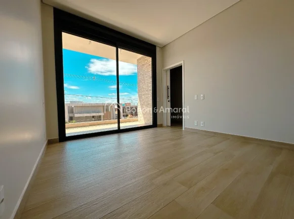 Imagem Casa de Alto Padrão com 5 Suítes, Piscina e Infraestrutura Completa

Apresentamos uma casa de alto...