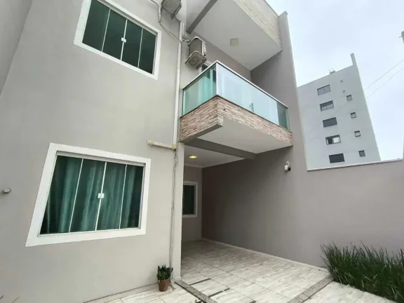 Imagem Sobrado com 3 dormitórios sendo 1 suíte e 2 vagas, a 60m do Mar | Centro, Navegantes/SC