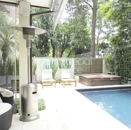 Imagem Casa impecável recém reformada em condomínio exclusivo ao lado da Chácara Flora. Sensação de e...