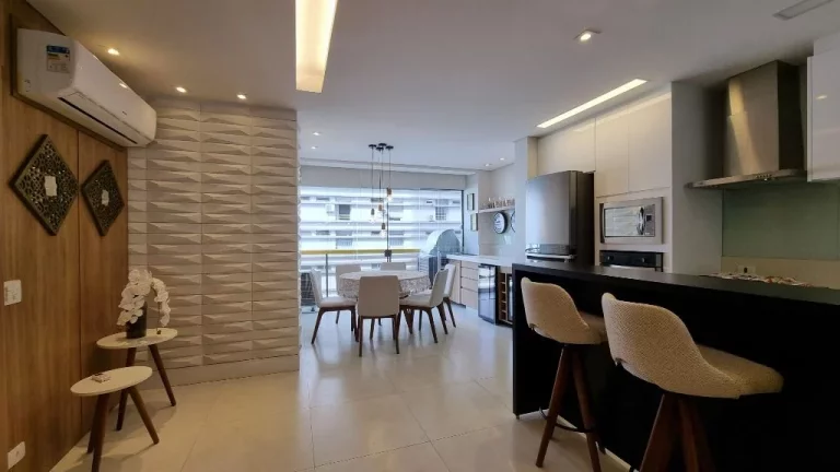 Imagem MARAVILHOSO APARTAMENTO TOTALMENTE REFORMADO, 2 VAGAS, VISTA MAR E LAZER.