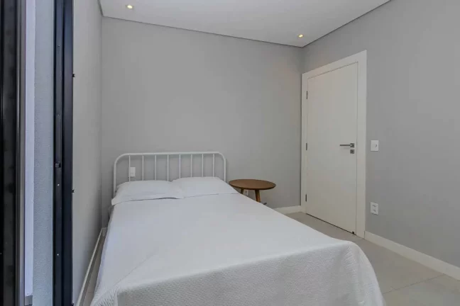 Imagem Apartamento com 3 suítes e 3 vagas de garagem no centro de Balneário Camboriú/SC