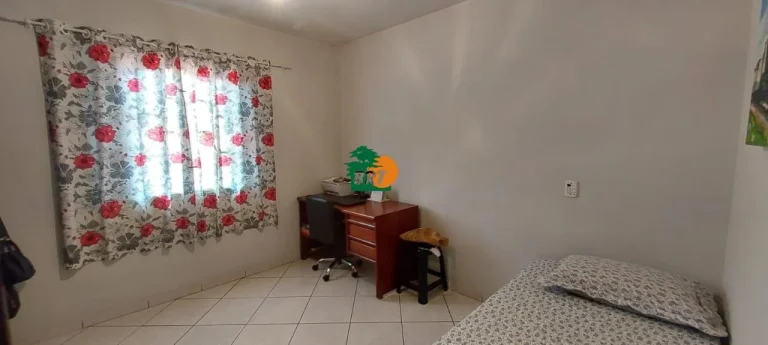Imagem Casa para Venda em São Roque, Vila Santo Antônio, 2 dormitórios, 1 banheiro, 2 vagas