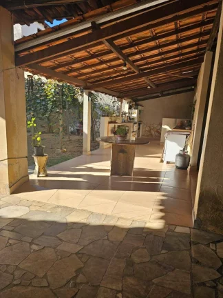 Imagem Casa com Lote Inteiro e Saída para Duas Ruas no Santa Maria – Timóteo