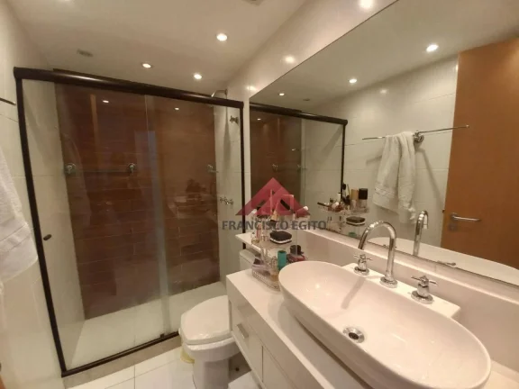 Imagem Varandão,salão.04 quartos 03 vagas na escritura,em um magnifico apartamento no miolo do inga,na presidente pedreira,todo mobiliado,inclusive ficam os