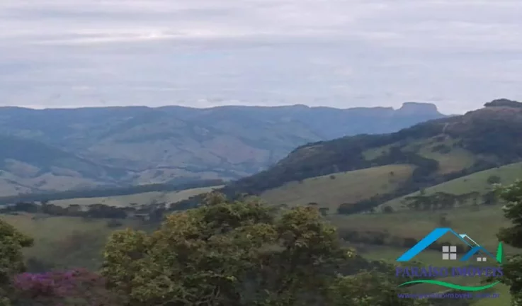 Imagem Chalé com Vista Espetacular para Pedra do Baú - Paraíso no Topo do Morro