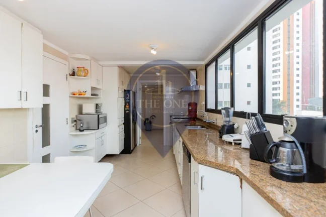 Imagem Apartamento de Luxo à Venda em Indianópolis, São Paulo-SP: 4 Quartos, 4 Suítes, 2 Salas, 4 Banheiros, 3 Vagas de Garagem, 200m²!