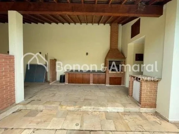 Imagem Linda casa à venda em condomínio fechado. Casa assobradada com hall de entrada, três salas grande...